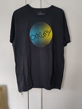 Oakley Men’s Charcoal Gray Tee with Blue and Yellow Gradient Circle Logo